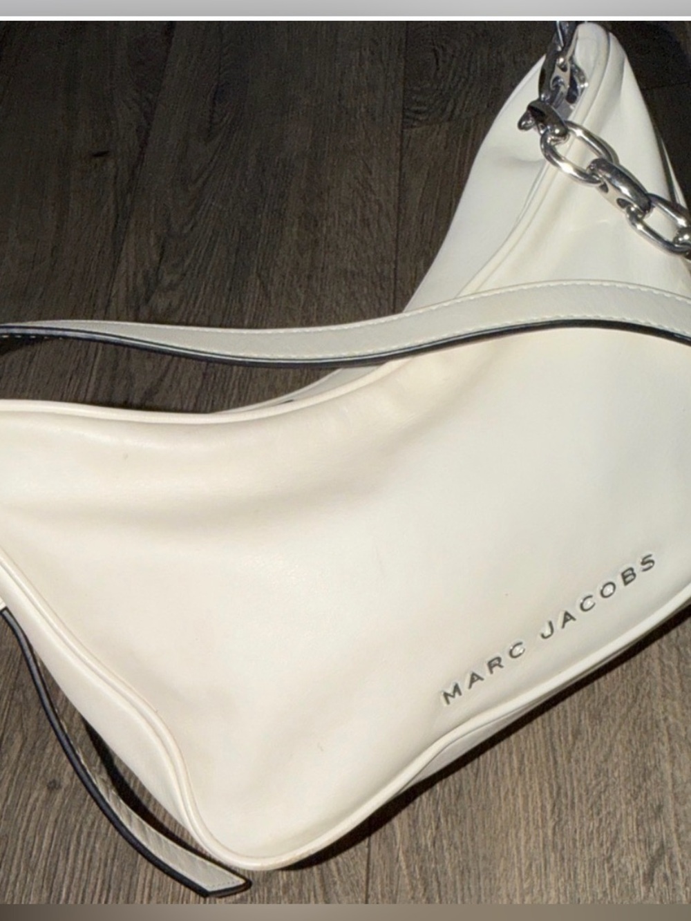 Marc Jacobs White Leather Tempo Baguette Bag. It’s better than 1st imaged!